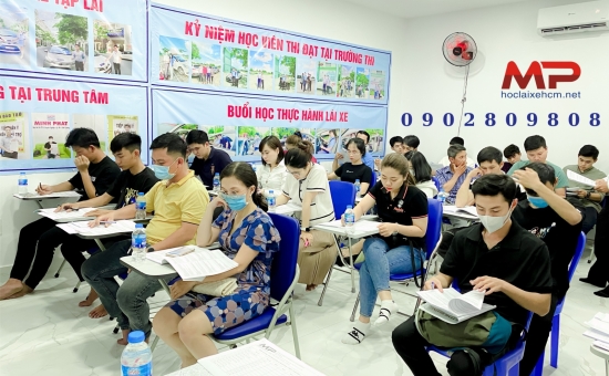 Lớp học lý thuyết hàng tuần tại Trung tâm dạy lái xe Minh Phát !